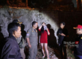 RAZIA: Seorang waria kedapatan tengah mangkal di Pasar Hewan Ambarawa, Kecamatan Bawen, saat petugas dari Satpol PP Kabupaten Semarang melakukan razia Operasi Ketertiban Umum dan Ketentraman Masyarakat, pada Senin (3/7/2023) malam. (Hesty Imaniar/Lingkarjateng.id)