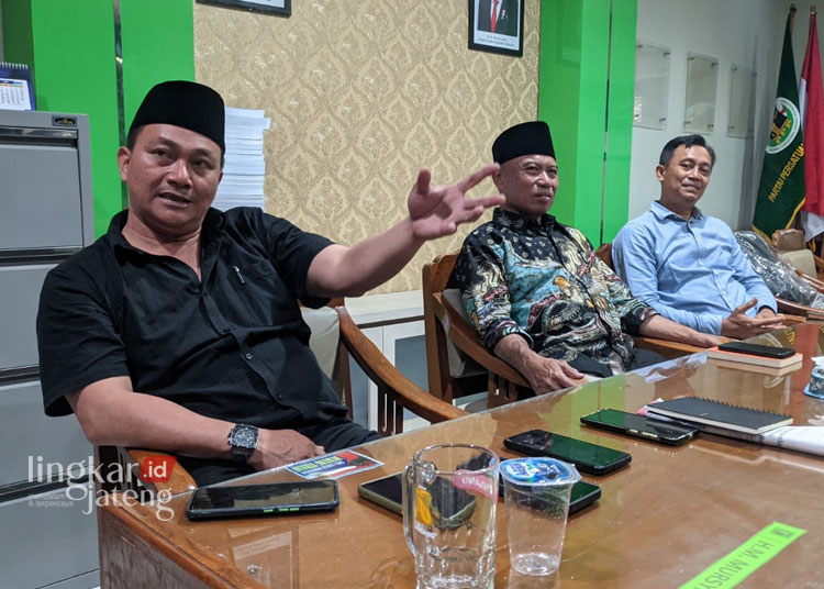 CARI JAWABAN: Wakil Ketua DPRD Ridwan saat menghadiri dapat Banggar pada Rabu, 5 Juli 2023. (R Teguh Wibowo/Lingkarjateng.id)