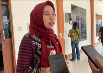 Bupati Demak Eisti’anah mengajak generasi muda untuk memaksimalkan hak pilihnya dalam Pemilu 2024. (M Burhanuddin Aslam/Lingkarjateng.id)