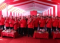 SINERGITAS: Ketua DPP PDIP Puan Maharani foto bersama Bupati Kudus Hartopo dan Ketua DPC PDIP Kudus Masan serta para kader di Kudus. (Ihza Fajar/Lingkarjateng.id)
