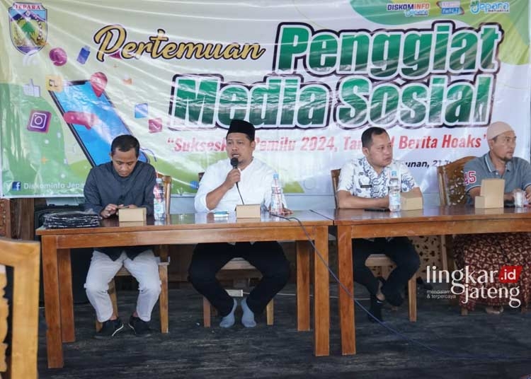 DPRD Jepara Bustanul Arif Ajak Penggiat Medsos Bangun Narasi Positif 25 SOSIALISASI: Anggota Komisi C DPRD Jepara Bustanul Arif saat menjadi narasumber di kegiatan Pertemuan Penggiat Medsos di Kecamatan Tahunan, Kabupaten Jepara. (Tomi Budianto/Lingkarjateng.id)