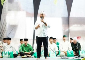 SAMBUTAN: Pj Bupati Pati, Henggar Budi Anggoro saat memberikan sambutan dalam peresmian Gedung Muslimat NU di Desa Muktiharjo, Kecamatan Margorejo, Kabupaten Pati. (Istimewa/Lingkarjateng.id)