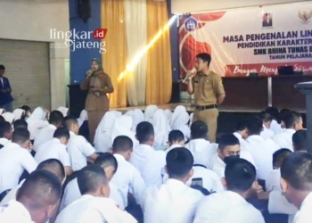MENGARAHKAN: Pelaksanaan Masa Pengenalan Lingkungan Sekolah (MPLS) SMK Bhina Tunas Bhakti (BTB) Juwana, pada Senin, 17 Juli 2023. (Istimewa/Lingkarjateng.id)