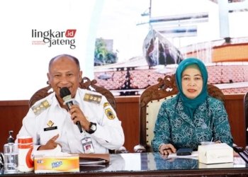 Penjabat (Pj) Bupati Pati, Henggar Budi Anggoro saat mengikuti proses verifikasi lanjutan penghargaan kabupaten sehat pada Rabu, 26 Juli 2023. (Dok. Humas Pemkab Pati/Lingkarjateng.id)
