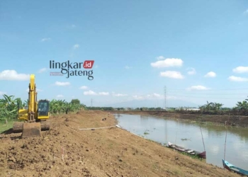 PENGERUKAN: Progres normalisasi Sungai Juwana masih proses pengerukan. (Setyo Nugroho/Lingkarjateng.id)