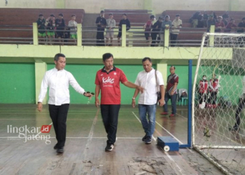 MENINJAU: Bupati Kudus HM Hartopo saat meninjau venue lokasi pelaksanaannya Porprov Jateng 2023 di Sport Center Kudus, Jumat, 28 Juli 2023. (Antara/Lingkarjateng.id)