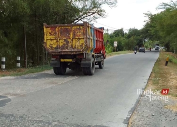 NIHIL PJU: Ruas jalan provinsi di Grobogan yang tidak dilengkapi Penerangan Jalan Umum (PJU). (Eko Wicaksono/Lingkarjateng.id)