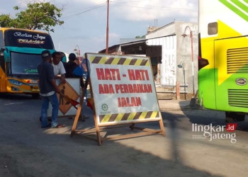 KONDUSIF: Pengaturan arus lalu lintas Jalan Provinsi di Grobogan. (Eko Wicaksono/Lingkarjateng.id)