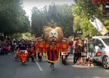 MERIAH: Reog Ponorogo ikut memeriahkan pawai Kirab Napak Tilas Ki Ageng Penjawi Kebangkitan Pati. (Tangkapan Layar Lingkar TV/Lingkarjateng.id)