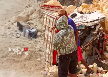 RINGSEK: Kondisi truk yang dikendarai Sugiyono, sopir galian C yang tewas di tempat. (Khairul Mishbah/Lingkarjateng.id)