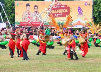 MERIAH: Peringatan Hari Pramuka ke-62 berlangsung meriah di Alun-Alun Simpang Tujuh Kudus, pada Senin, 14 Agustus 2023. (Nisa Hafizhotus. S/Lingkarjateng.id)
