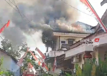 TANGKAPAN LAYAR: Kondisi rumah di Dukuh Juanalan, Desa Pati Kidul, Kecamatan/Kabupaten Pati terbakar. (Dok.Lingkarjateng.id)
