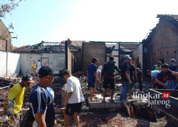 Dini Hari, 3 Rumah di Patebon Kendal Ludes Terbakar 32 HANGUS: Kondisi rumah warga Dukuh Sukup Wetan Desa Purwokerto RT 01 RW 01 Kecamatan Patebon usai ludes terbakar pada Kamis, 24 Agustus 2023 sekitar pukul 02:30 WIB. (Arvian Maulana/Lingkarjateng.id)
