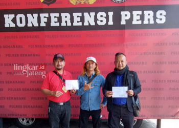 BELUM ADA PERKEMBANGAN: Sejumlah korban mafia tanah di Dusun Garon, Desa Candigaron, Kecamatan Sumowono, Kabupaten Semarang beserta kuasa hukum melaporkan terduga pelaku ke Polres Semarang, beberapa waktu lalu. (Hesty Imaniar/Lingkarjateng.id)