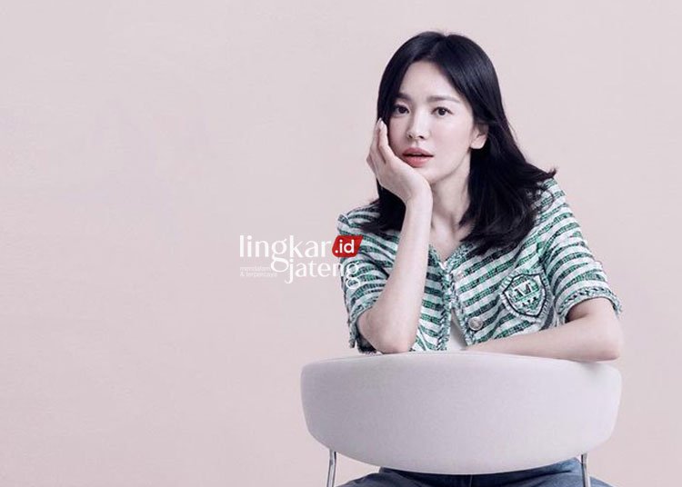 Artis Korea Song Hye Kyo yang masih terlihat awet muda meskipun usianya kini sudah mencapai 41 tahun. (Instagram @kyo1122/Lingkarjateng.id)