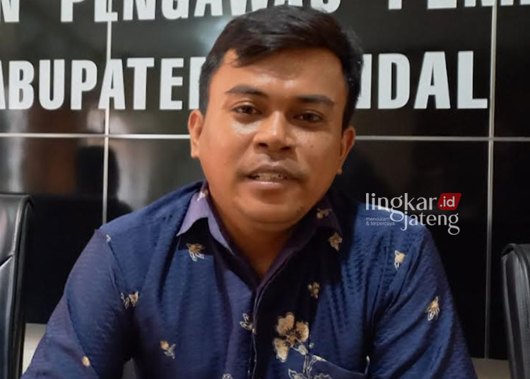 Koordinator Divisi Hukum dan Penyelesaian Sengketa Bawaslu Kendal, Solikin. (Arvian Maulana/Lingkarjateng.id)
