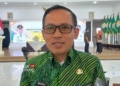 BERI KETERANGAN: Kepala Dinas Perdagangan, Koperasi dan UKM (Disdagkop UKM) Kabupaten Kendal, Toni Ari Wibowo. (Arvian Maulana/Lingkarjateng.id)