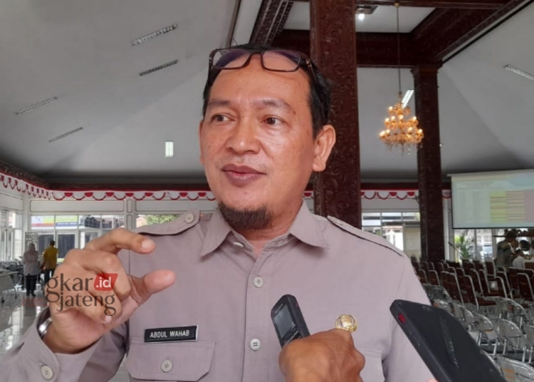 Paguyuban Kades Kendal Bantah PAD Turun Akibat Target PBB Tidak Terpenuhi 25 POTRET: Kepala Bapenda Kendal, Abdul Wahab yang mengatakan PAD turun karena target PBB tidak terpenuhi. (Dok. for Lingkar/Lingkarjateng.id)