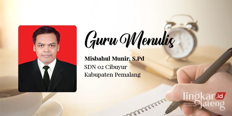 Penerapan Model Problem Based Learning Pada Pembelajaran Ilmu Pengetahuan Alam dan Sosial Kelas 4 SDN 02 Cibuyur Tentang Bagian Tubuh Tumbuhan: Bentuk Daun Berdasarkan Jenis Tulang Daunnya 25 POTRET: Guru SDN 02 Cibuyur, Kabupaten Pemalang, Misbahul Munir, S.Pd. (Istimewa/Lingkarjateng.id)