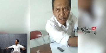 TANGKAPAN LAYAR: Kades Sokopuluhan, Sujani saat dialog terkait proyek jalan Sokopuluhan dalam program bedah opini Lingkar TV. (Dok. Lingkar TV/Lingkarjateng.id)