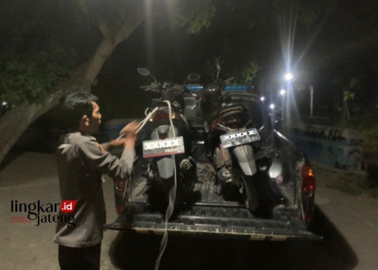 DIAMANKAN: Sepeda motor yang digunakan untuk tawuran diamankan polisi. (Arvian Maulana/Lingkarjateng.id)