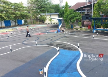 LINTASAN BARU: Polres Kudus membuat lintasan baru ujian praktik pembuatan SIM C. (Ihza Fajar/Lingkarjateng.id)
