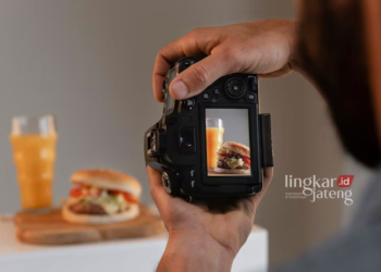 Tidak Sebatas Hobi, Ini Makna Passion dan Tips Menemukannya 28 Ilustrasi orang yang memiliki passion di bidang fotografi. (Freepik/Lingkarjateng.id)