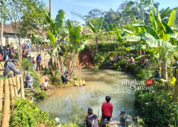 SEMARAK: Antusiasme warga Desa Bendosari, Kecamatan Plantungan, Kendal dalam mengikuti lomba memancing dalam rangka memperingati HUT RI yang ke-78, Minggu, 13 Agustus 2023. (Arvian Maulana/Lingkarjateng.id)