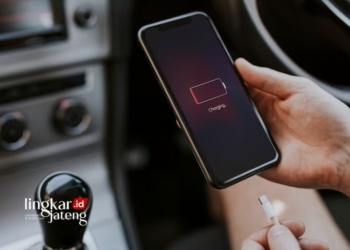 7 Alasan Baterai Ponsel Boros dan Cara Menyiasatinya 30 ILUSTRASI: Baterai ponsel yang sudah habis. (Freepik @rawpixel.com/Lingkarjateng.id)