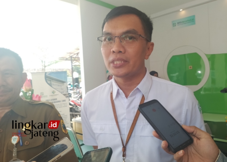 BERI KETERANGAN: Kepala BPJS Kesehatan Kantor Cabang Pati, Wahyu Gianto. (Arif Febriyanto/Lingkarjateng.id)