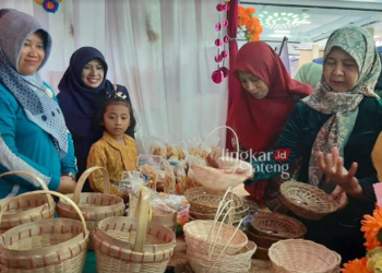 Naik Terus, Honor Guru PAUD di Rembang Dinilai Cukup 30 RAMAI: Suasana HIMPAUDI Rembang Expo yang digelar di Gedung Balai Kartini, Minggu, 10 Agustus 2023. (R Teguh Wibowo/Lingkarjateng.id)