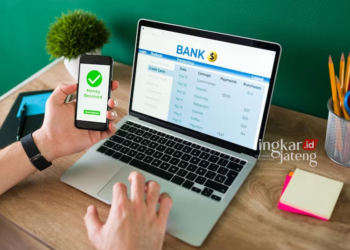Ilustrasi pinjaman online. (Freepik/Lingkarjateng.id)