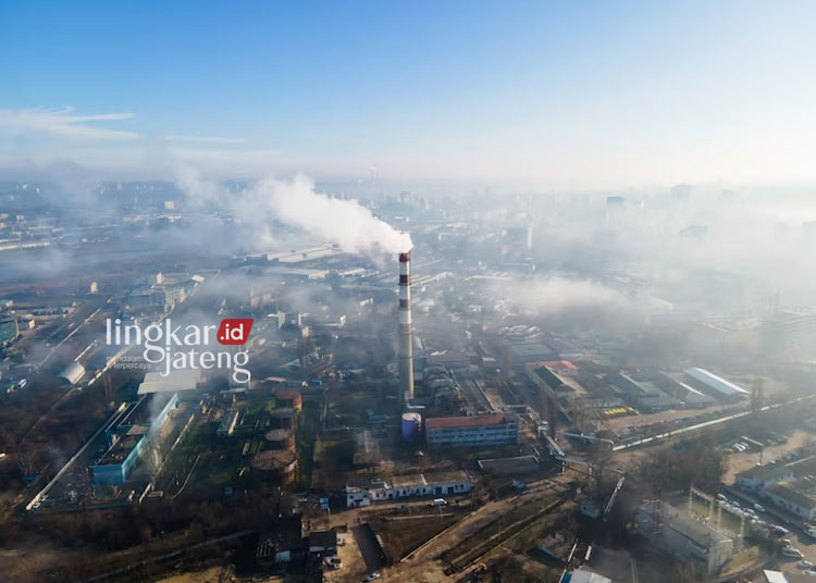 Ilustrasi polusi udara. (Freepik/Lingkarjateng.id)