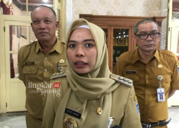 Mulai Tahun Depan, Bupati Demak Janji Naikkan Insentif Guru PAUD Jadi Rp 1,2 Juta 31 Bupati Demak Eisti’anah. (M Burhanuddin Aslam/Lingkarjateng.id)