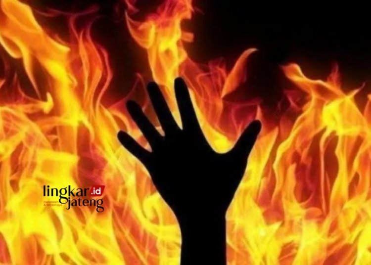 ILUSTRASI: Seseorang yang meminta tolong saat dirinya terbakar. (Antara/Lingkarjateng.id)