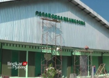 POTRET: Proses Pembangunan Pasar Desa Brangsong, Kecamatan Brangsong, Kabupaten Kendal memasuki tahap akhir sebelum diresmikan. (Istimewa/Lingkarjateng.id)