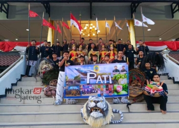 MEMBANGGAKAN: Seni Barongan Si Macan Loreng dari Kecamatan Gabus berhasil raih medali emas berkolaborasi dengan Marching Band Es-Silahy dalam ajang Asian Music Games 2023 di Jember. (Dok. for Lingkar/Lingkarjateng.id)