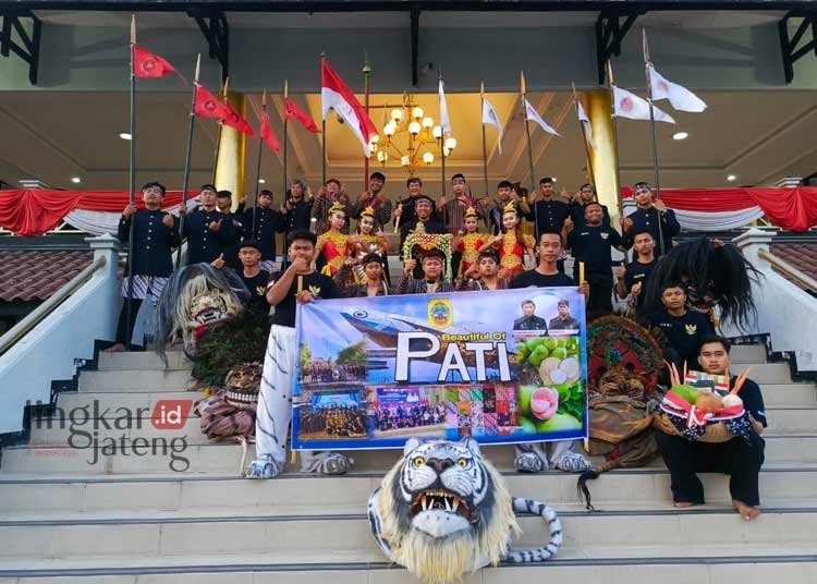 MEMBANGGAKAN: Seni Barongan Si Macan Loreng dari Kecamatan Gabus berhasil raih medali emas berkolaborasi dengan Marching Band Es-Silahy dalam ajang Asian Music Games 2023 di Jember. (Dok. for Lingkar/Lingkarjateng.id)