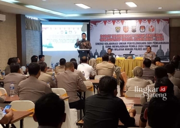 BERI ARAHAN: Bupati Kendal, Dico M Ganinduto. (Arvian Maulana/Lingkarjateng.id)