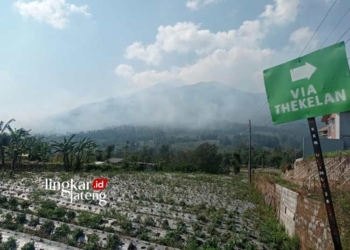 POTRET: Kondisi Gunung Merbabu tampak dari Desa Batur, Kecamatan Getasan, Kabupaten Semarang, pada Senin, 30 Oktober 2023. (Hesty Imaniar/Lingkarjateng.id)