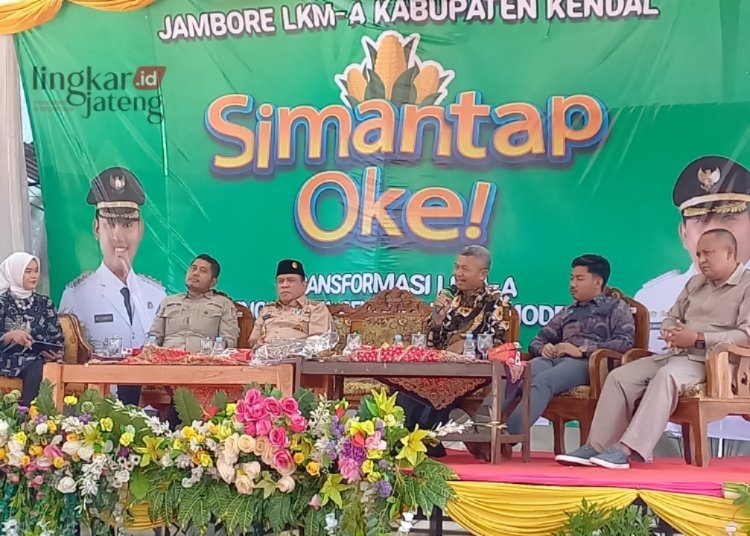 Dispertan Kendal Upayakan LKM-A yang Mati Suri Hidup Kembali 25 DISKUSI : Kepala Dispertan Kendal dan para narasumber saat Talk Show bersama Lingkar TV pada acara Jambore LKM-A. (Arvian Maulana/Lingkarjateng.id)