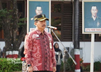 Gelar Upacara Kesaktian Pancasila, Jajaran Pemkab Jepara Ucapkan Ikrar 26 Sekretaris Daerah Jepara, Edy Sujatmiko menjadi inspektur upacara peringatan Hari Kesaktian Pancasila pada Senin, 2 Oktober 2023. (Muslichul Basid/Lingkarjateng.id)