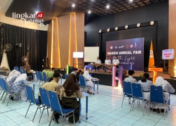 LOMBA: Siswa dari Yayasan Bina Pelayanan Masehi Kudus mengikuti lomba cerdas cermat dalam rangkaian HUT ke-69 YBPM Kudus. (Ihza Fajar/Lingkarjateng.id)