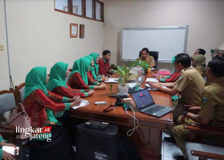 AUDIENSI: Audiensi pengurus Ikatan Guru Taman Kanak-Kanak Indonesia (IGTKI) Kabupaten Jepara di ruang kerja Sekda Jepara, Edy Sujatmiko pada Senin, 16 Oktober 2023. (Tomi Budianto/Lingkarjateng.id)