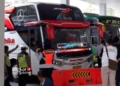 CARI PENUMPANG: Sejumlah bus antarkota dan antarprovinsi saat parkir di Terminal Tingkir, Salatiga. (Angga Rosa/Lingkarjateng.id)