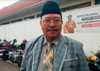 Penasehat hukum tersangka kasus jual beli kios Pasar Randublatung, Sutrisno. (Subekan/Lingkarjateng.id)