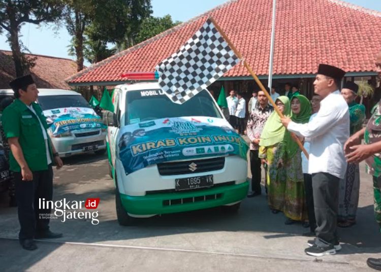 Kirab Koin INUK, Siswa di Kudus Dilatih Berinfak dan Berempati 25 SIMBOLIS: Pemberangkatan kirab koin INUK dalam rangka memperingati Hari Santri Nasional 2023 pada Kamis, 26 Oktober 2023. (Ihza Fajar/Lingkarjateng.id)