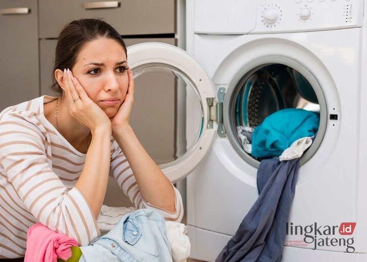 Pantas Mesin Cuci di Rumah Cepat Rusak, Ternyata Ini Penyebabnya! 25 Ilustrasi mesin cuci yang rusak. (Freepik/Lingkarjateng.id)