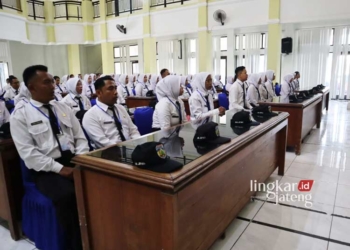 Sekda Edy Ingatkan Guru PPPK di Jepara Tingkatkan Motivasi Kerja 28 FOKUS: Puluhan guru PPPK mengikuti Pelatihan Pengembangan Kompetensi Tahun 2023 di Auditorium Balai Besar Pengembangan Budidaya Air Payau (BBPBAP) Jepara. (Humas Jepara for Lingkar/Lingkarjateng.id)