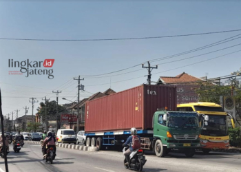 TERIK: cuaca panas ekstrem terjadi di wilayah Ungaran dan hampir merata terjadi di seluruh Kabupaten Semarang, dimana suhu udara bisa mencapai 38 derajat pada siang hari, Minggu, 1 Oktober 2023. (Hesty Imaniar/Lingkarjateng.id)